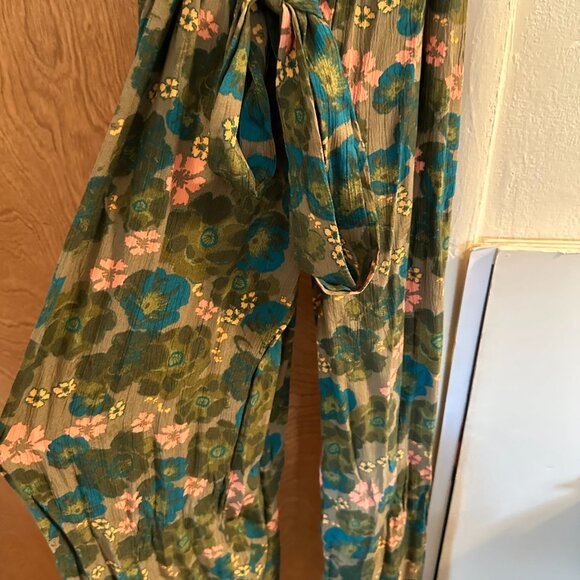 SO brand floral jumpsuit, size Medium, NWT - Picture 3 of 9